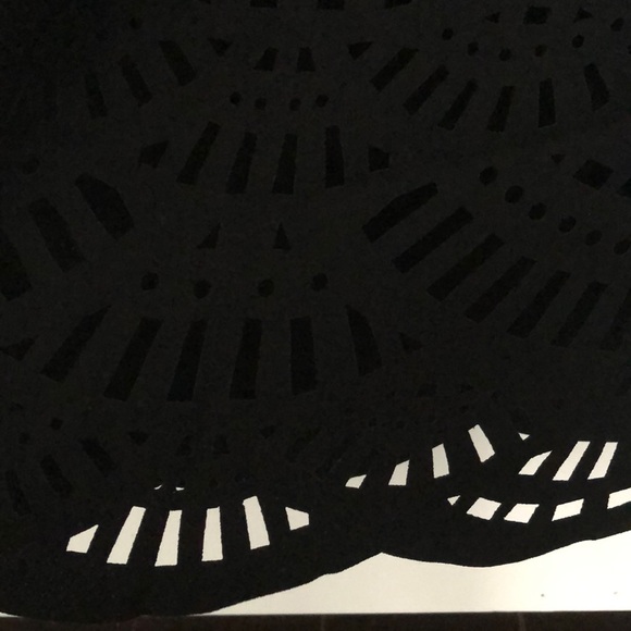 Laser cut stylish black top by Kenneth Cole size XS - Picture 4 of 11